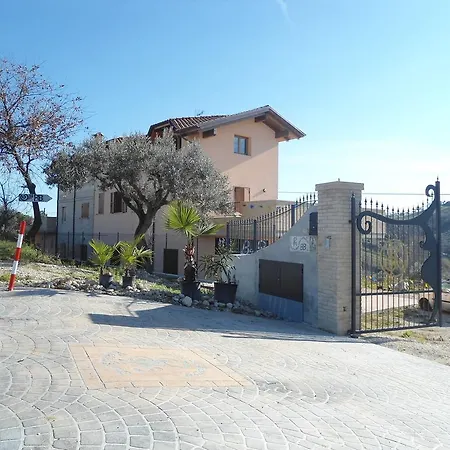 Rosa Spina Bed & Breakfast Controguerra